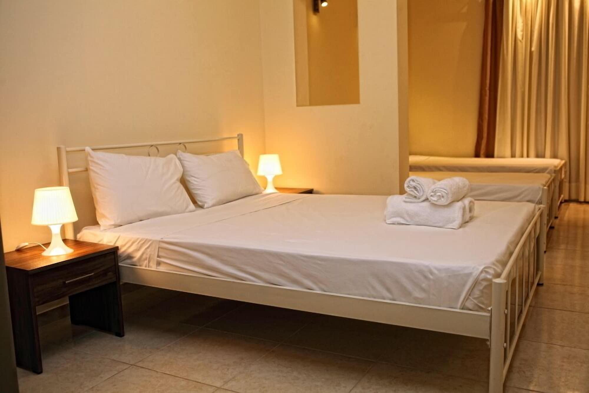 Niriides Beach Hotel Resmo Oda fotoğraf