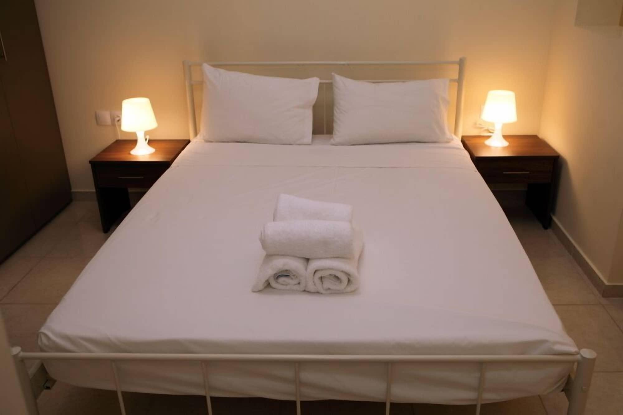 Niriides Beach Hotel Resmo Oda fotoğraf