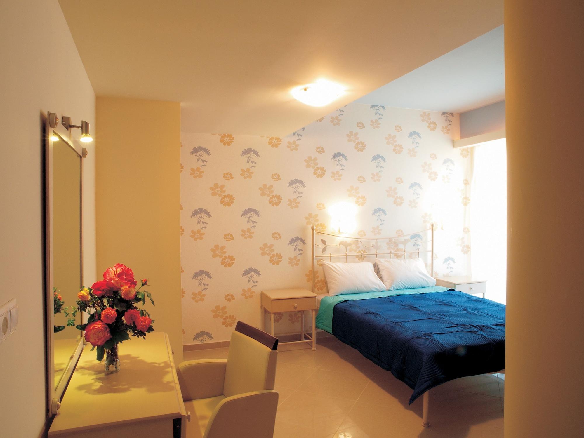 Niriides Beach Hotel Resmo Oda fotoğraf