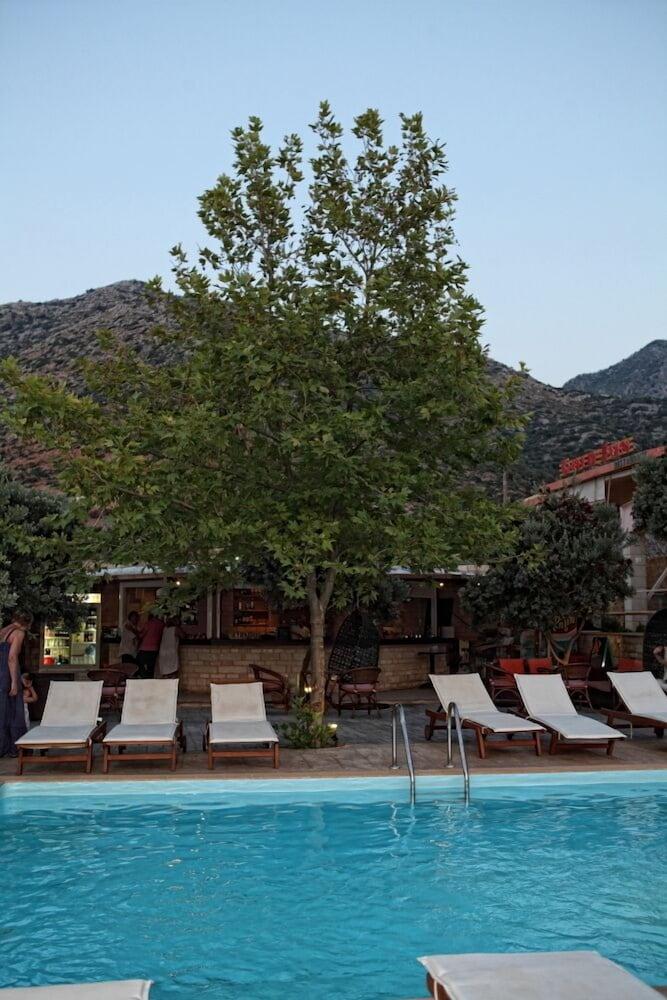 Niriides Beach Hotel Resmo Konforlar fotoğraf
