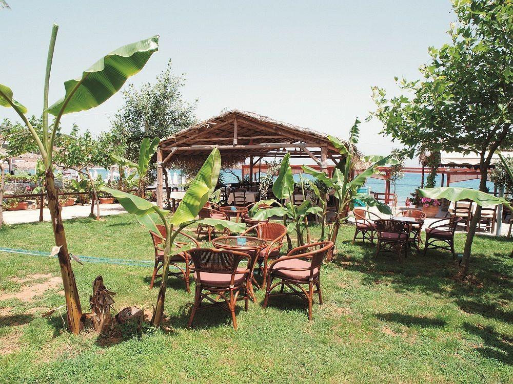 Niriides Beach Hotel Resmo Restoran fotoğraf