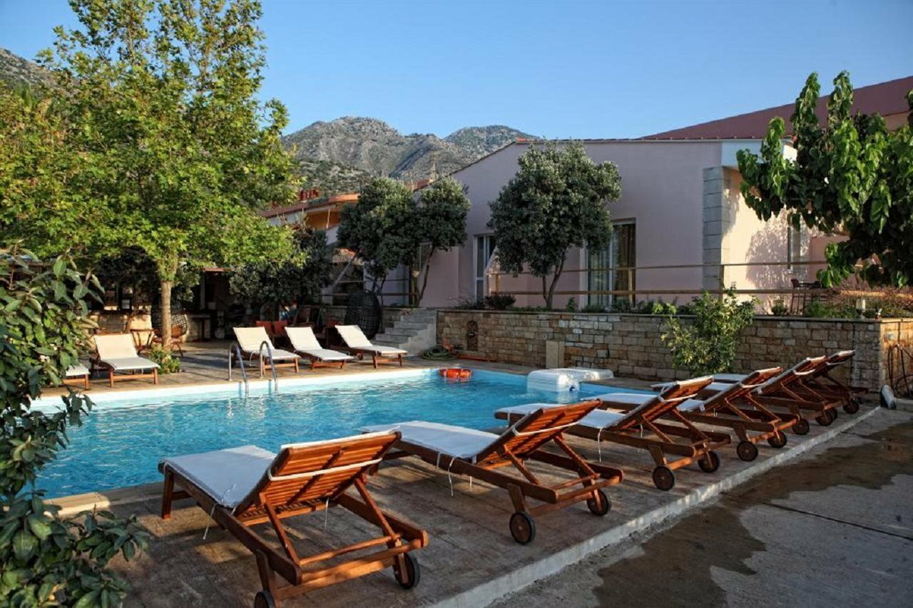 Niriides Beach Hotel Resmo Dış mekan fotoğraf
