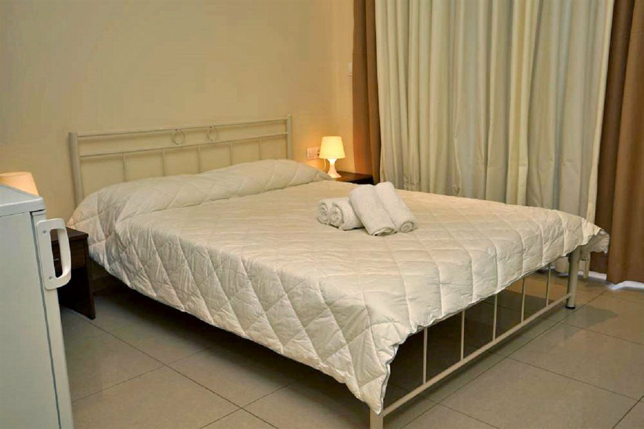 Niriides Beach Hotel Resmo Dış mekan fotoğraf