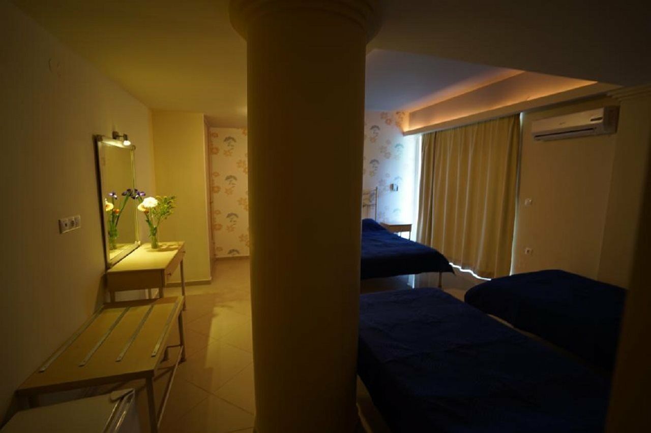 Niriides Beach Hotel Resmo Dış mekan fotoğraf