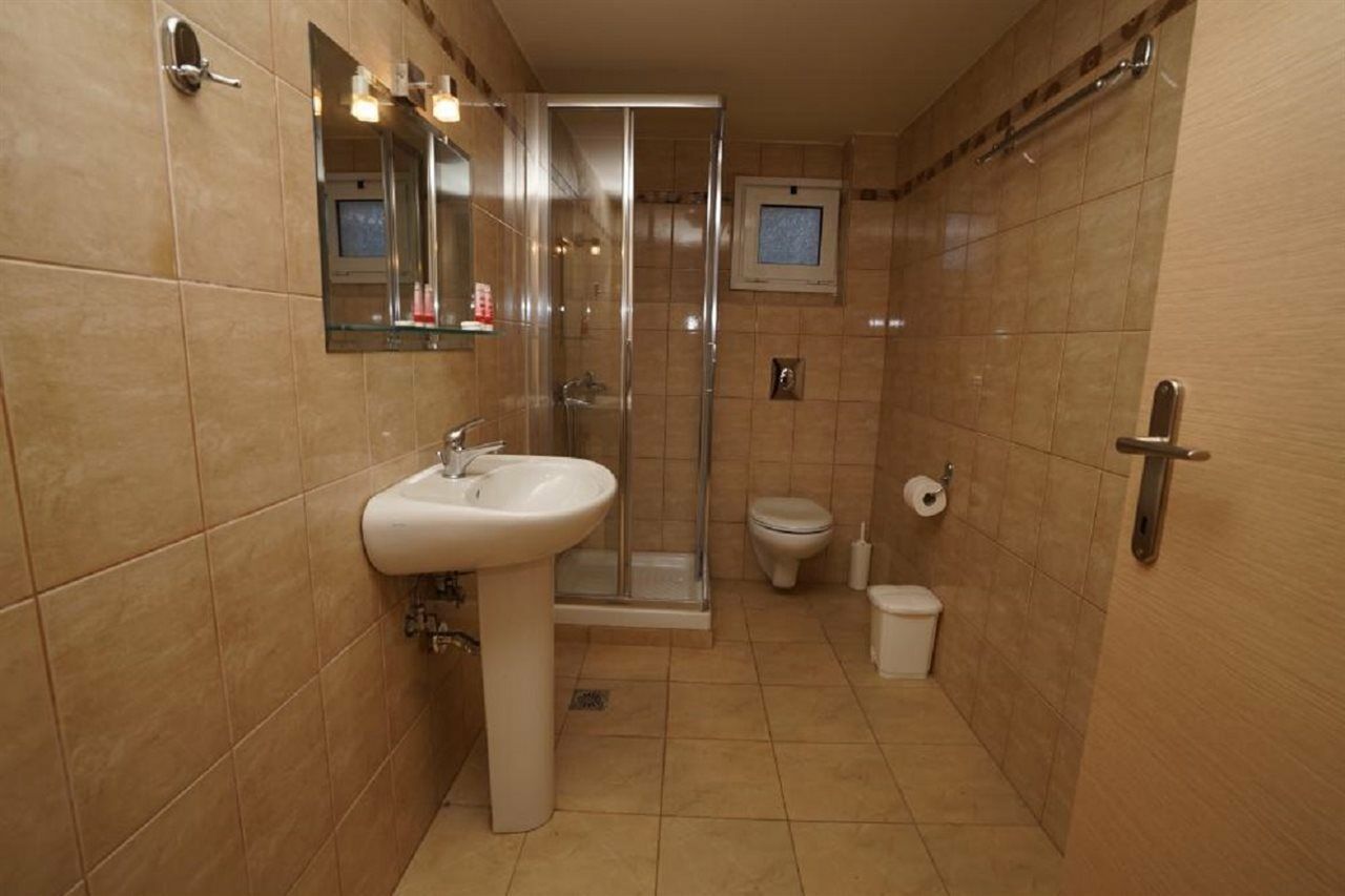 Niriides Beach Hotel Resmo Dış mekan fotoğraf